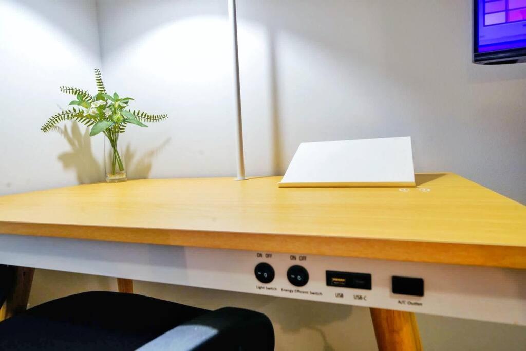 New Stylish Getaway- 5 Mil To Uptown/3 Smart Tvs! Lägenhet Charlotte Exteriör bild